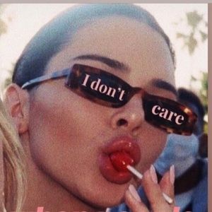 Meet your Posher, Lola